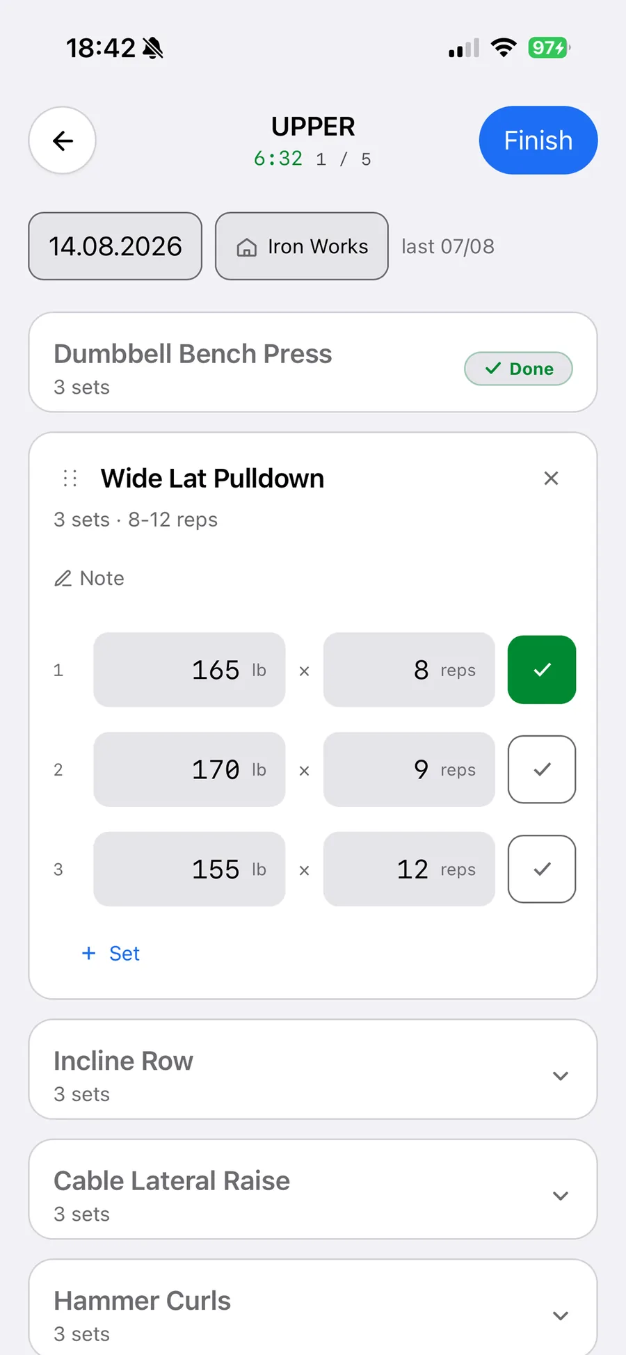 A workout running in gymLog: Wide Lat Pulldown with three sets, weight and reps pre-filled, one set ticked off